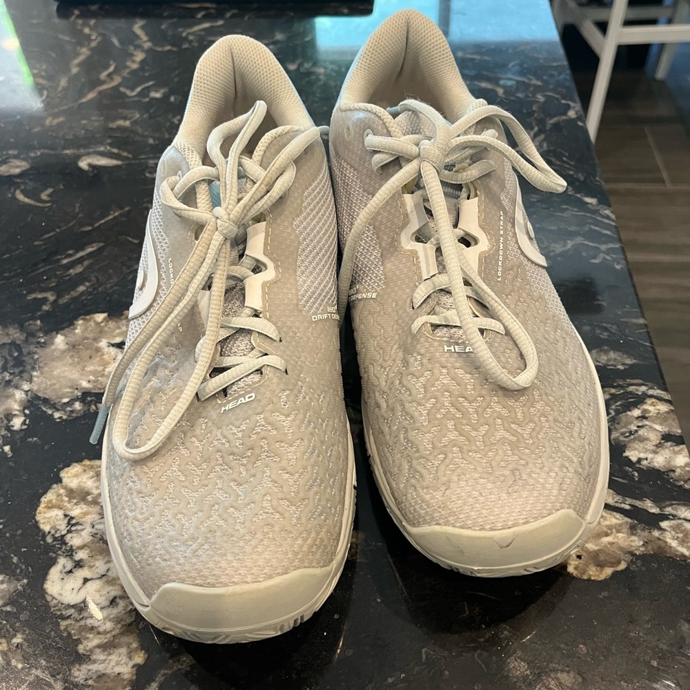 Head tennis shoes - Revolt - worn once. 9.5